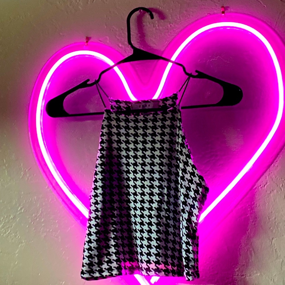 Black and white crop top